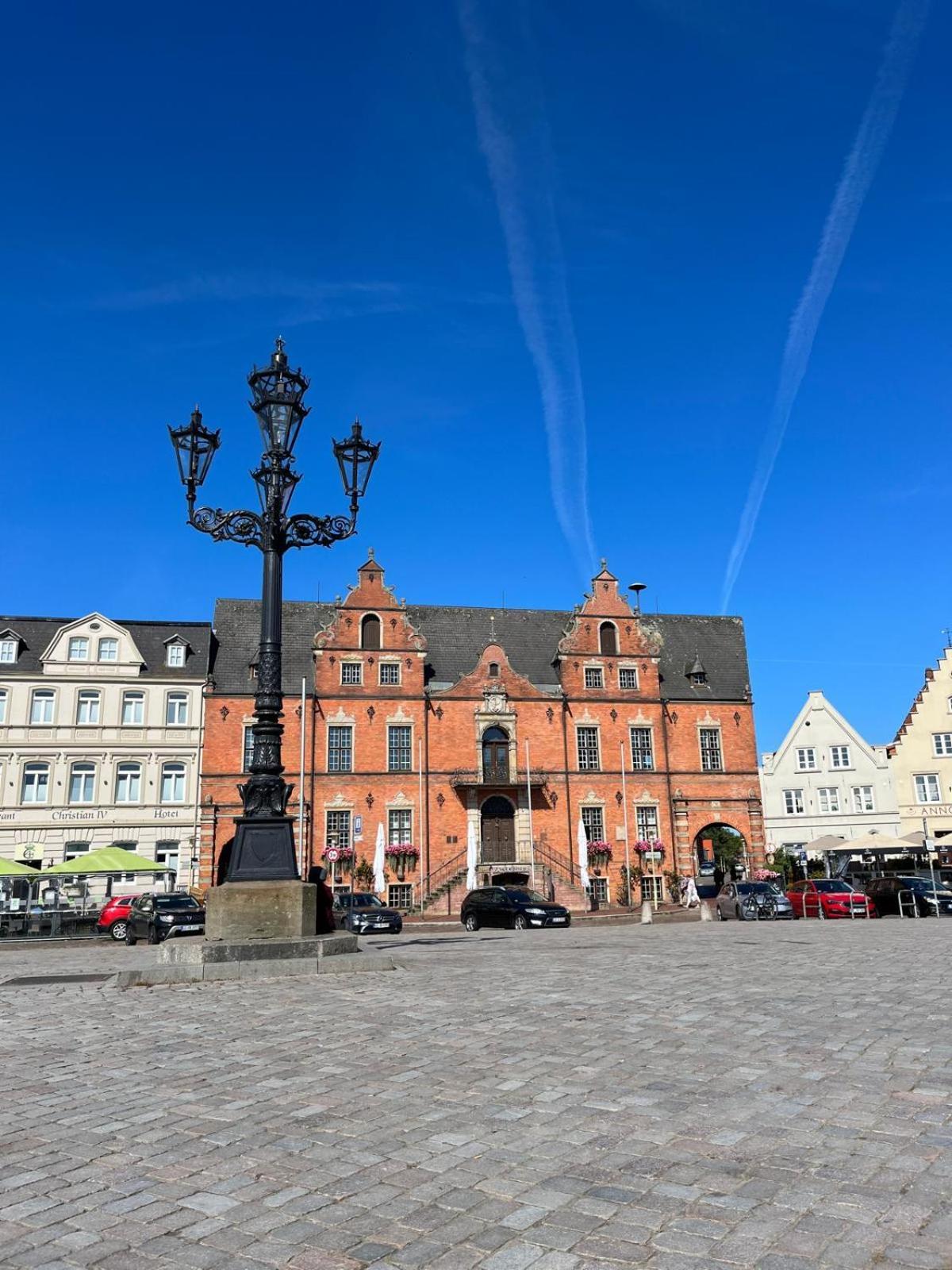 Lykkefund - Ferienwohnungen In Hafennaehe Глюкштадт Экстерьер фото